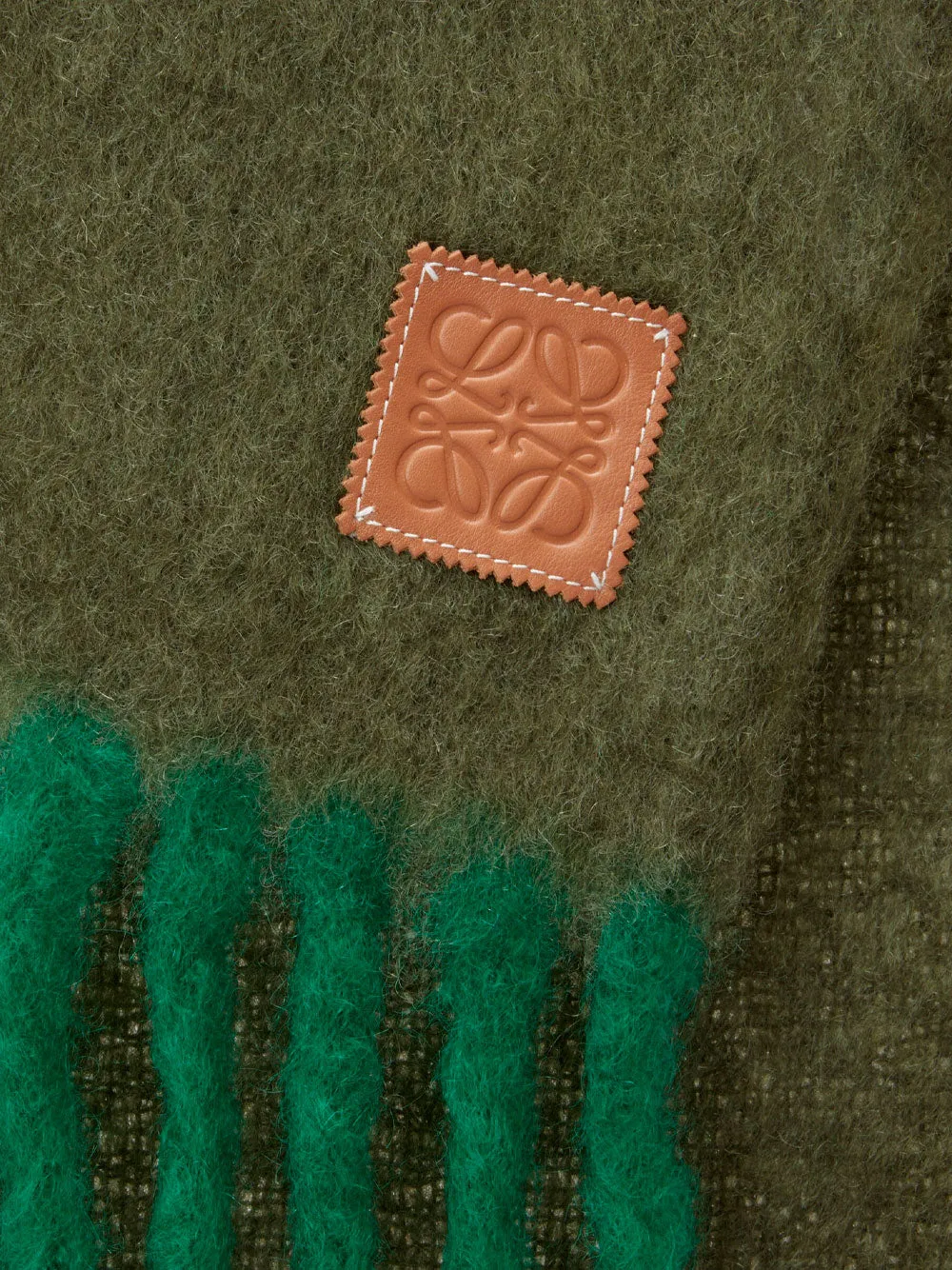 Anagram scarf