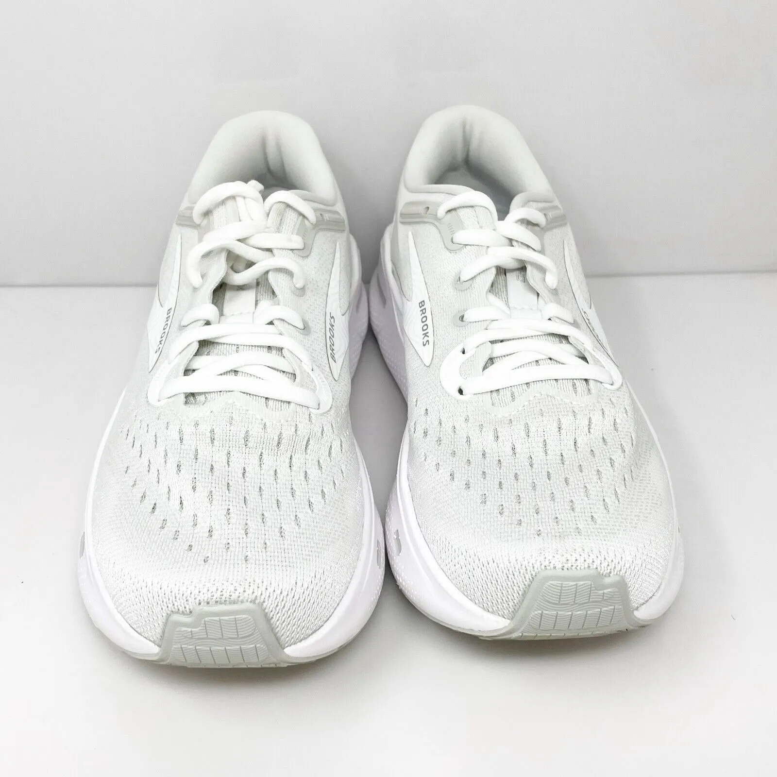 Brooks Womens Ghost Max 1203951B124 White Running Shoes Sneakers Size 9 B