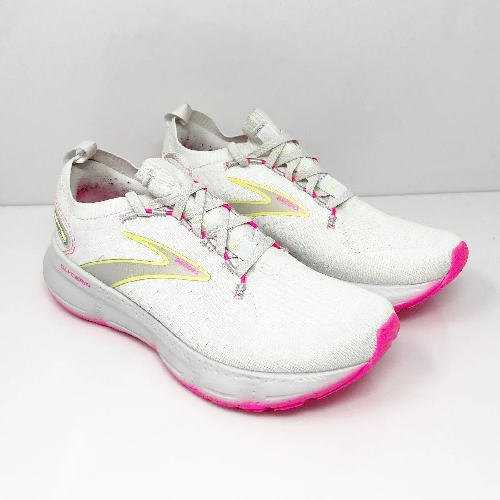 Brooks Womens Stealthfit 20 1203721B067 White Running Shoes Sneakers Size 7.5 B