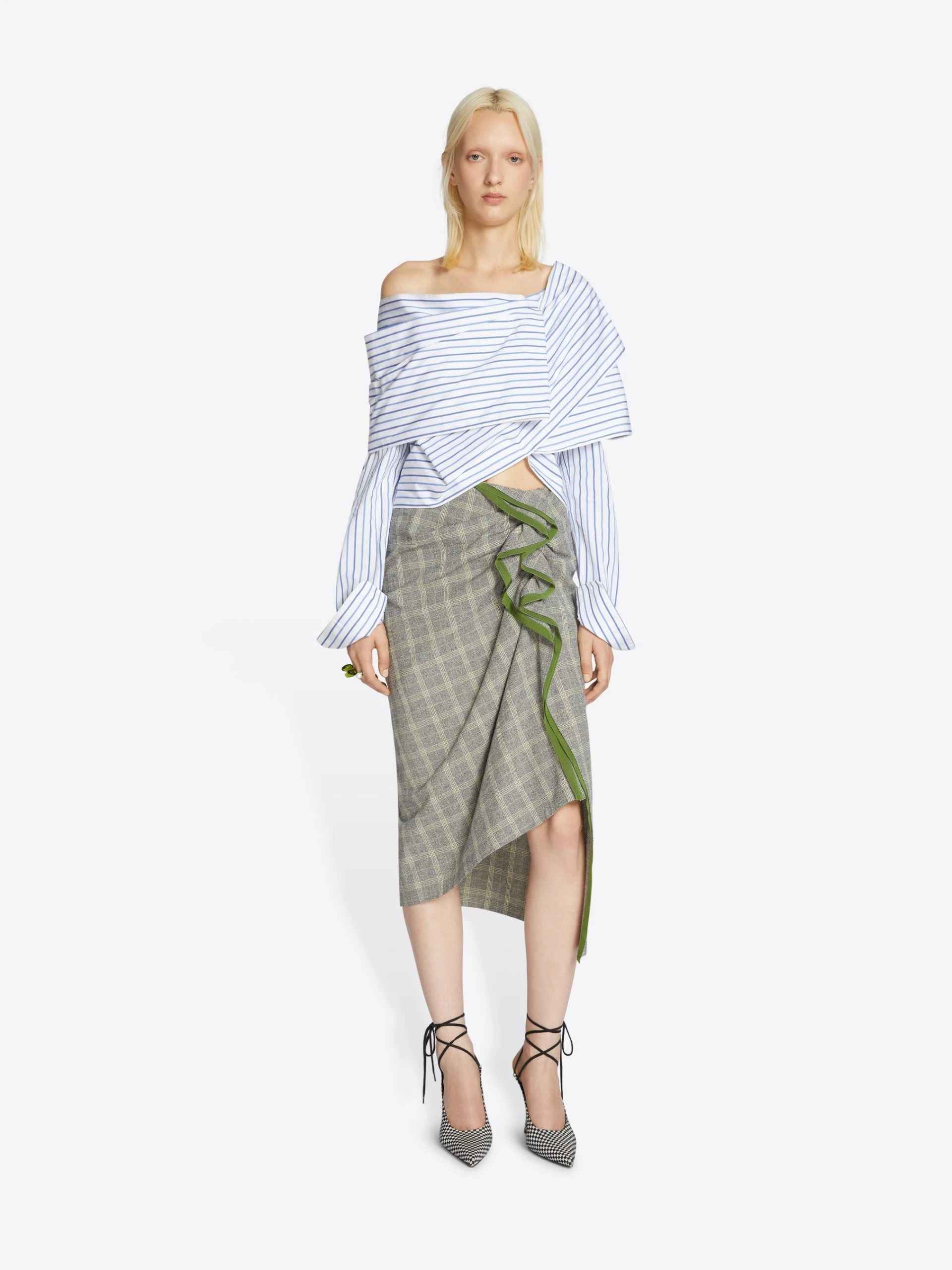 --Checked ruffle skirt-