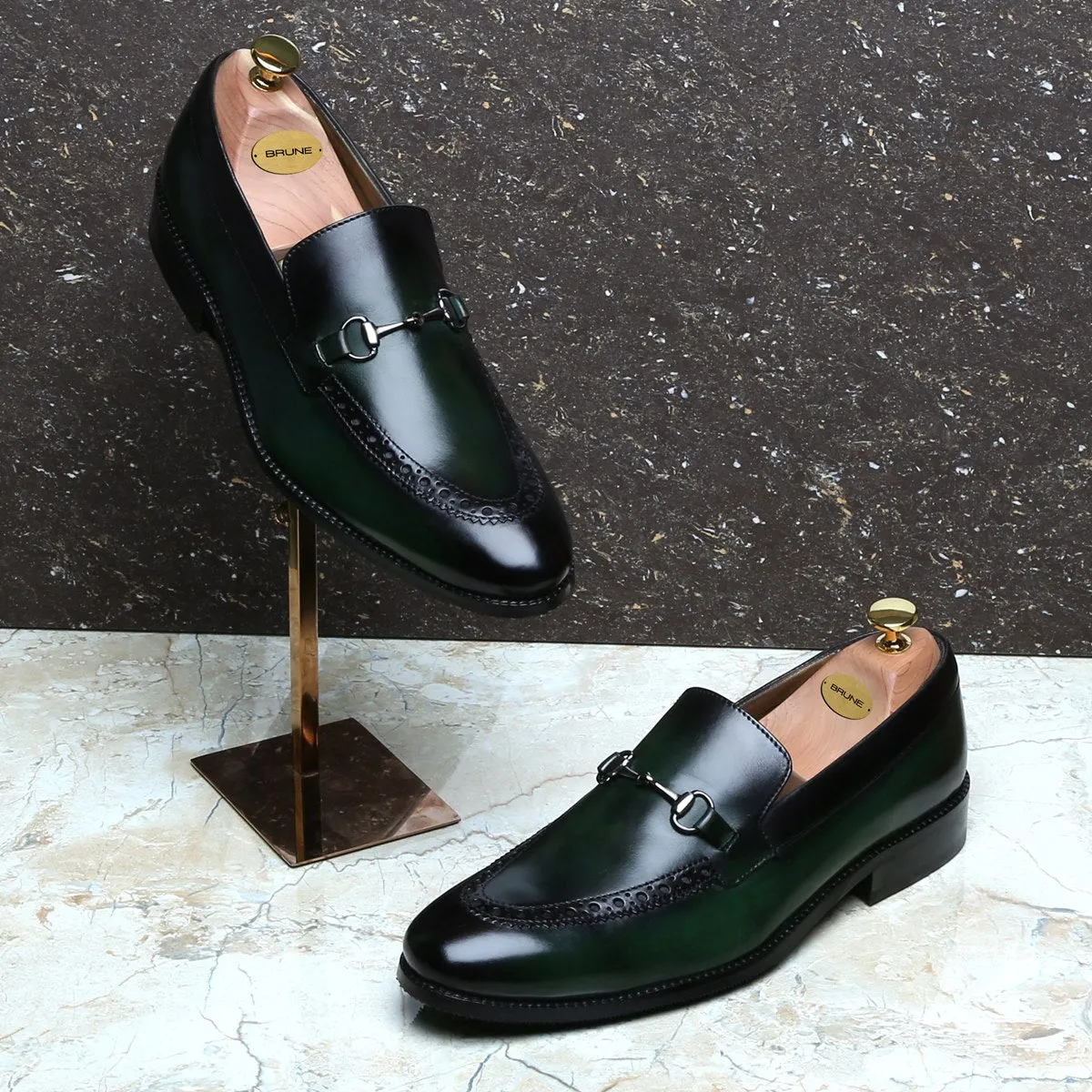 Horse-bit Detailing Leather Loafers with Green Punching Brogue Design