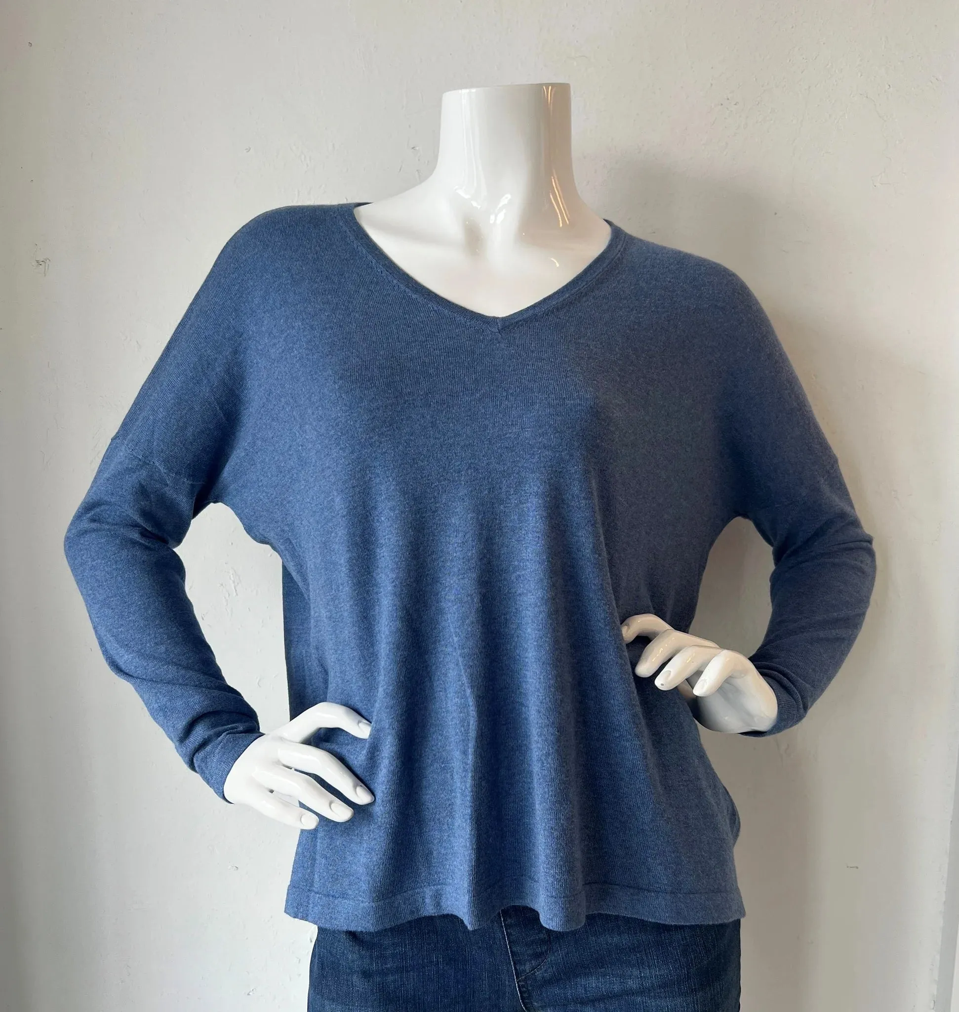 Minnie Rose Cashmere/Cotton Boxy V-Neck Sweater in Harbour Blue 