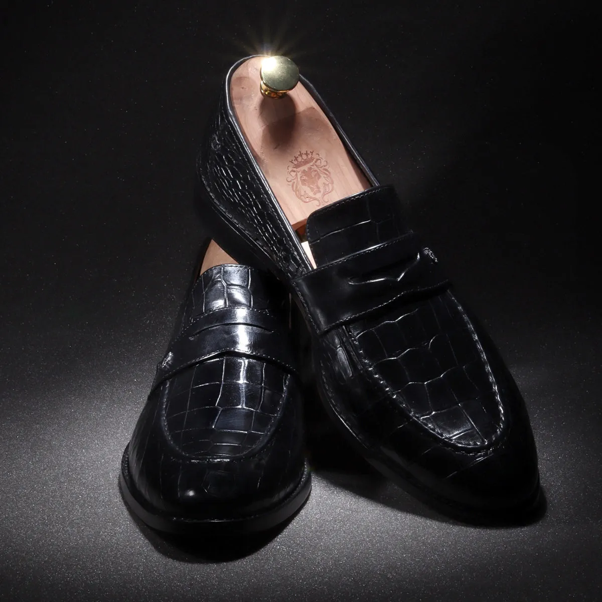 Mod Look Penny Loafers with Triangular Cut-Strap in Black High Quality Croco Textured Leather