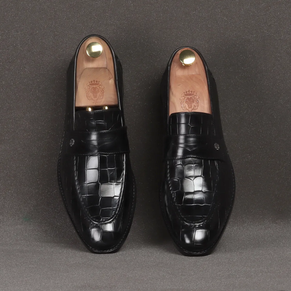 Mod Look Penny Loafers with Triangular Cut-Strap in Black High Quality Croco Textured Leather