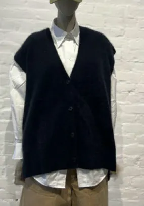 TREAT Wool Sweater Vest in British Navy 